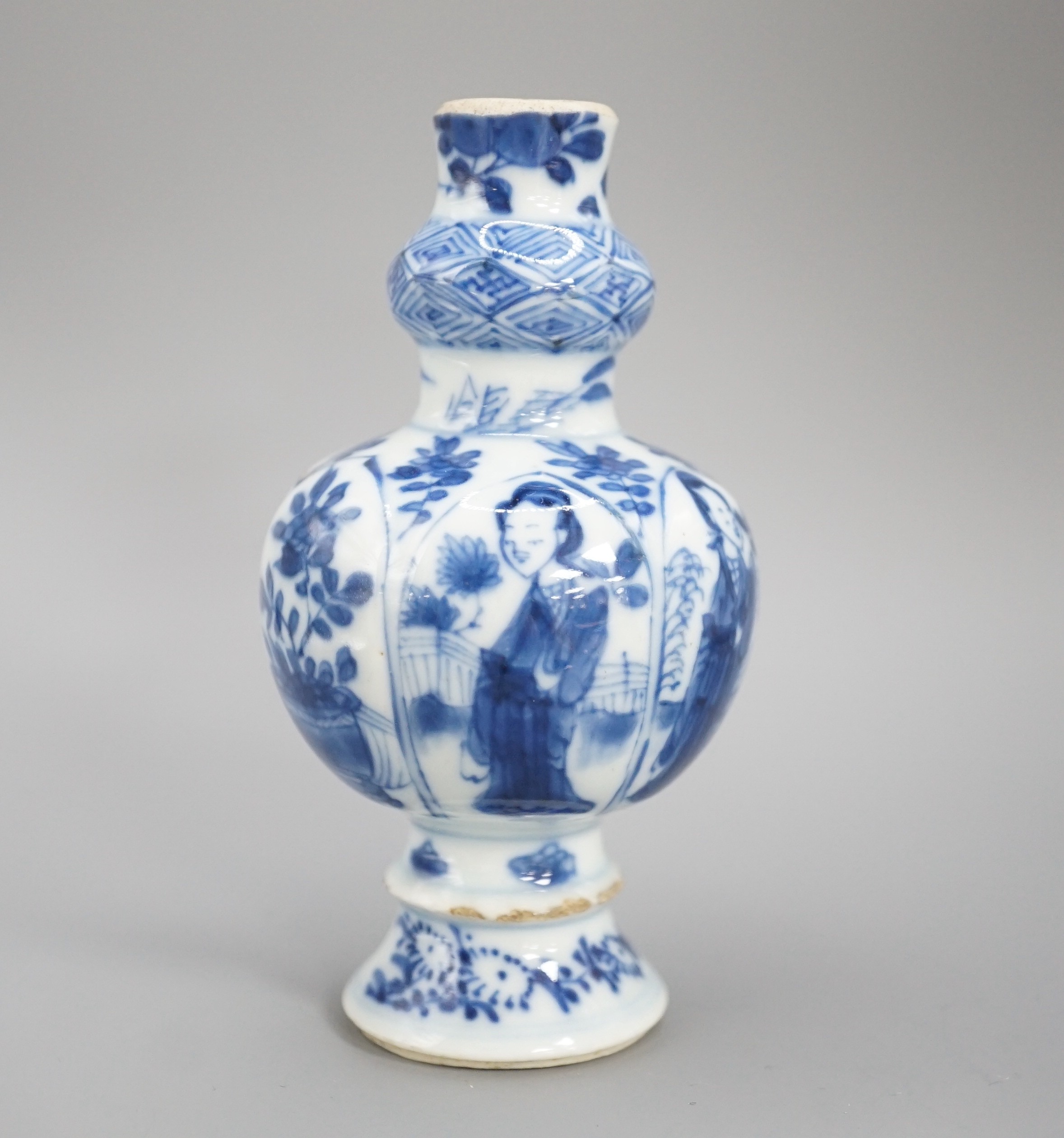 A Chinese Kangxi blue and white garlic neck vase, rim reduced 11cm